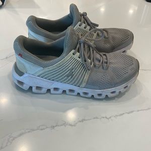 women’s 7.5 grey onclouds